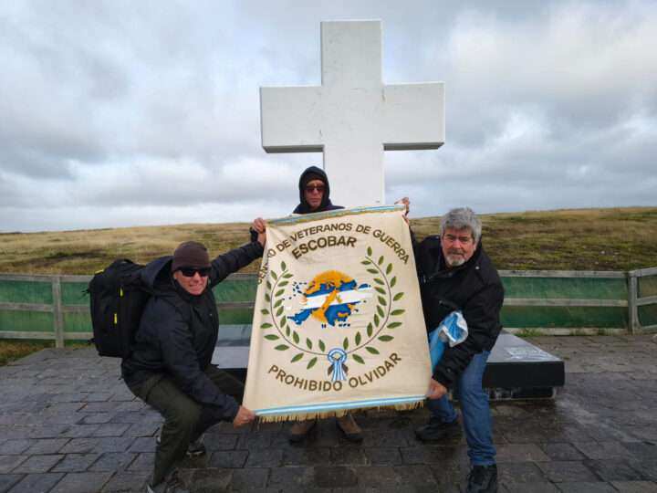 El relato de un veterano escobarense que regresó a Malvinas: “Sentí que estaba en mi país, en mi tierra” 