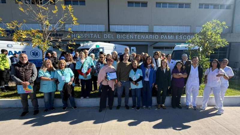 La Municipalidad entregó tres nuevas ambulancias al Hospital del Bicentenario y un aporte económico a su cooperadora