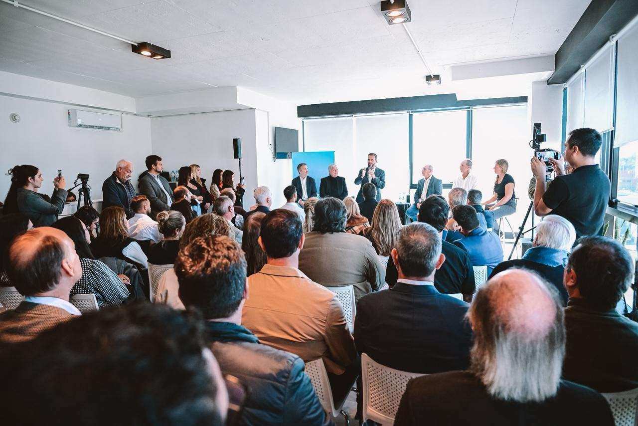 Escobar reunió a más de 80 empresas en una cumbre industrial con eje en innovación y empleo