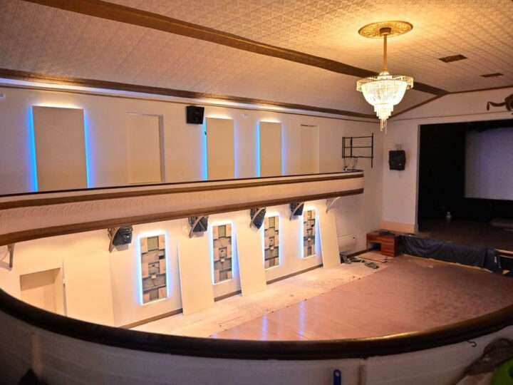 Teatro Seminari: instalaron un moderno sistema lumínico en la sala principal