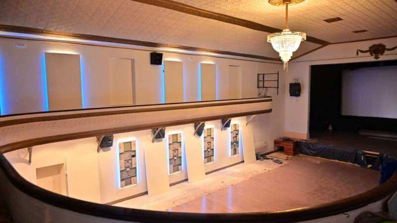 Teatro Seminari: instalaron un moderno sistema lumínico en la sala principal