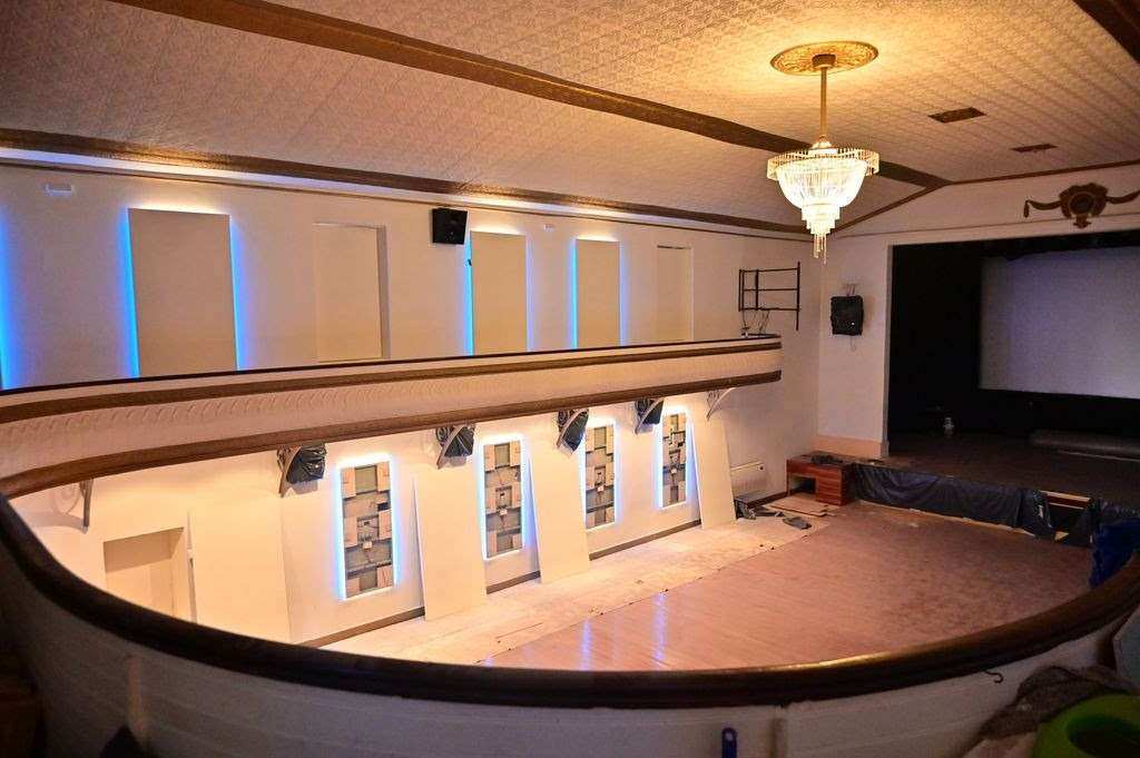 Teatro Seminari: instalaron un moderno sistema lumínico en la sala principal