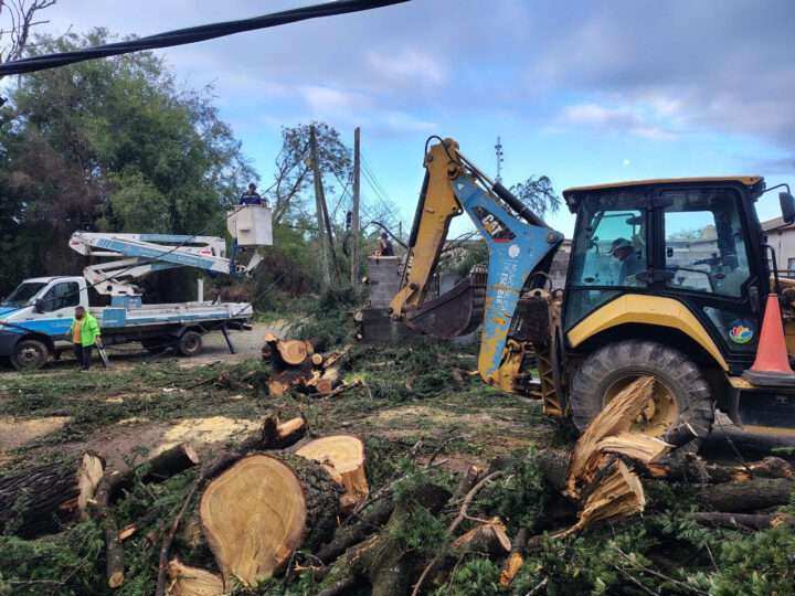Más de 1500 agentes municipales de Escobar trabajan en las calles tras el temporal 