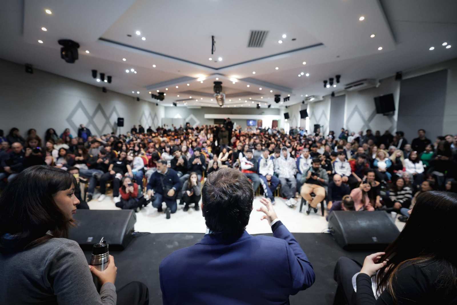 Kicillof reforzó el enfoque público de la salud mental y lanzó un Consejo Joven