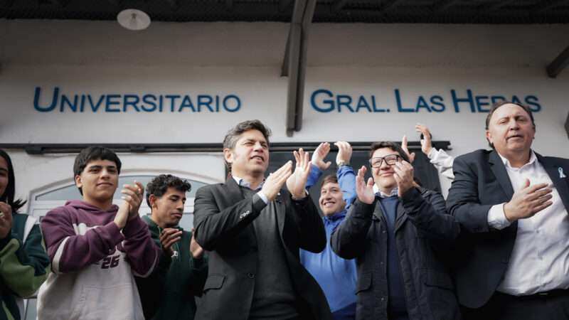 Kicillof inauguró el Polo Universitario de Las Heras y entregó netbooks a estudiantes