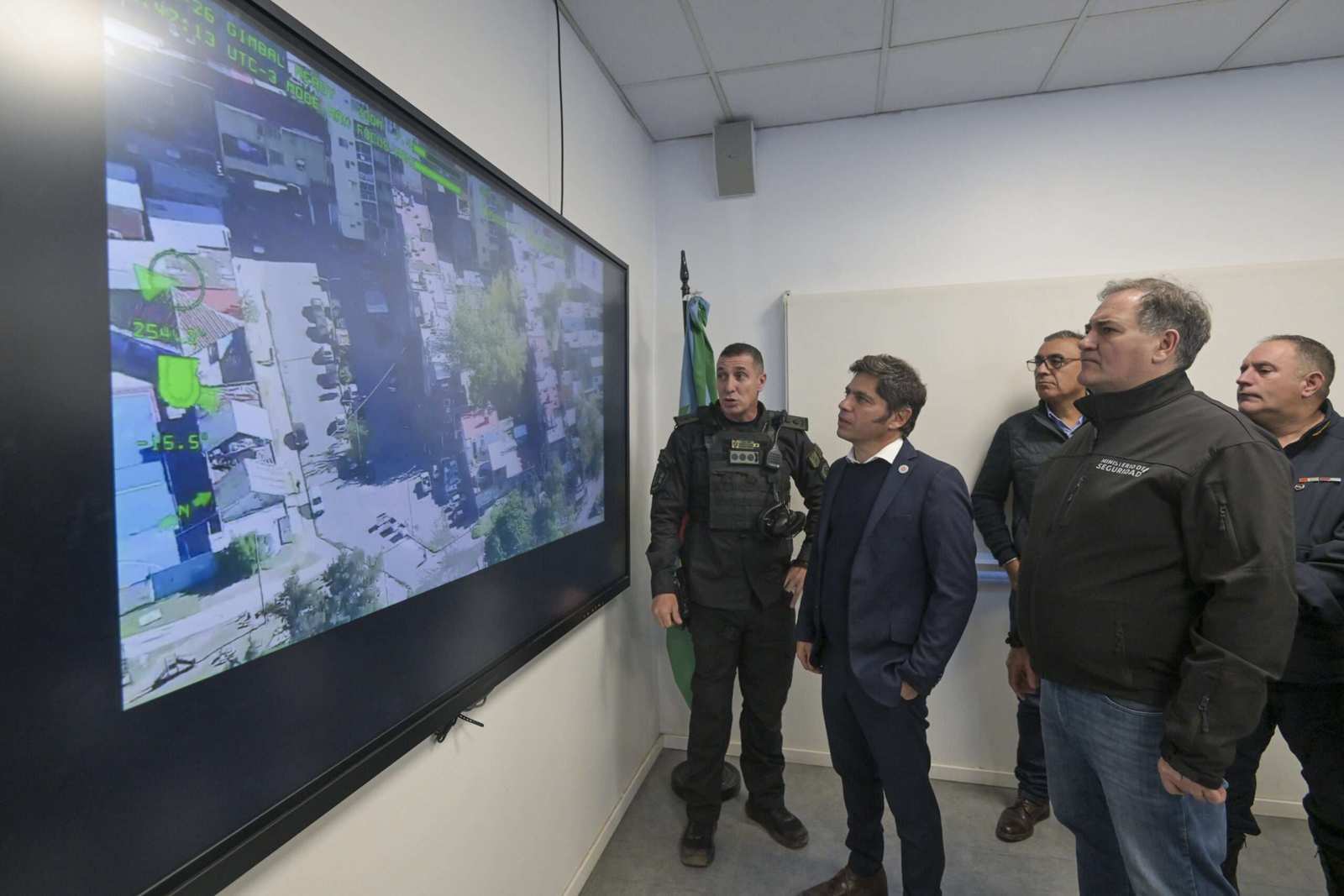 Kicillof y Alonso supervisaron un megaoperativo en Fuerte Apache: 11 detenidos y secuestro de drogas y armas