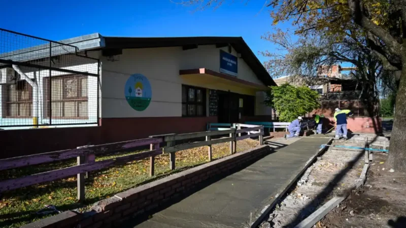 Malvinas Argentinas: obras de renovación en los ingresos escolares para celebrar los 50 años del Jardín 905
