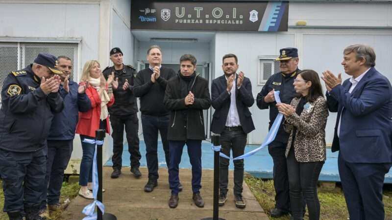Kicillof inauguró bases policiales, entregó patrulleros y sumó nuevas aulas en Almirante Brown