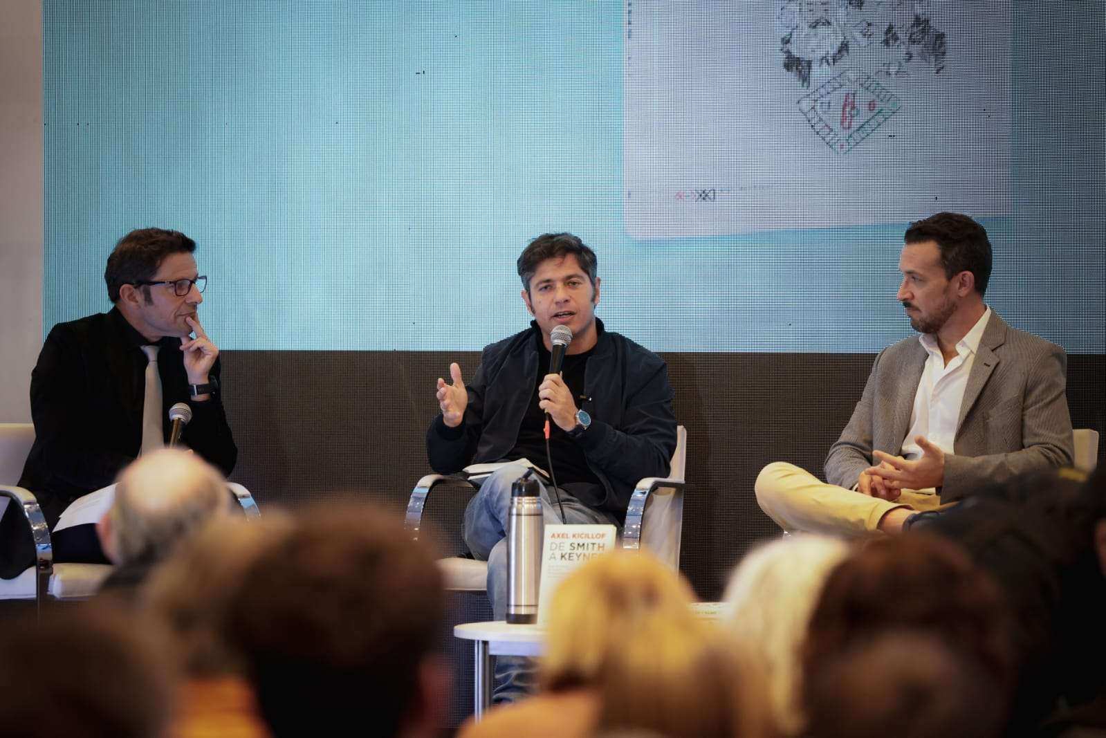 Kicillof lanzó su libro en la Feria del Libro con críticas a la política económica del Gobierno