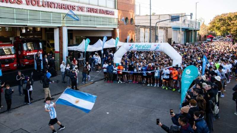 Miles de vecinos participaron de la Maratón Mundialista en beneficio de los Bomberos de Hurlingham