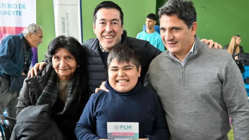 Nardini y Marinucci entregaron 350 Pases Libres Multimodales