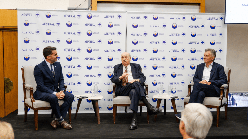 Liderazgo frente a la polarización: Macri, Sanguinetti y González debatieron sobre el futuro de la democracia en la Universidad Austral