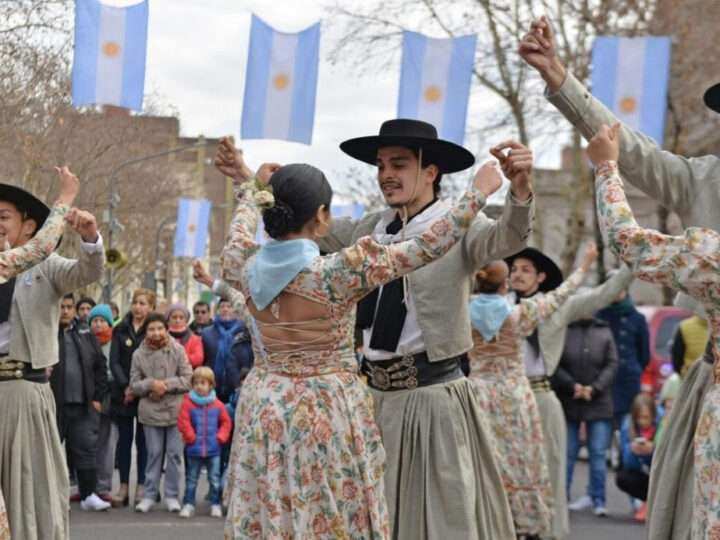Ariel Sujarchuk: “Este 25 de Mayo defendamos a la Patria en su día”