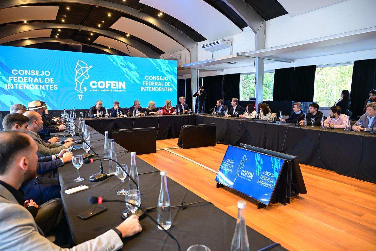 Encuentro del COFEIN en Rosario: Sujarchuk y más de 40 intendentes exigen al Gobierno la restitución de fondos retenidos
