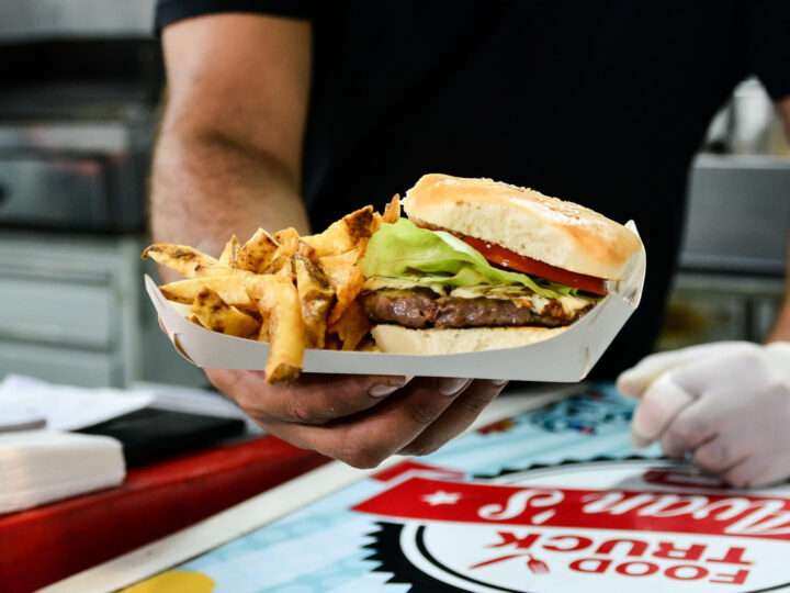 El jueves 28, el Día de las Hamburguesas llega a Escobar con precios especiales y combos irresistibles 