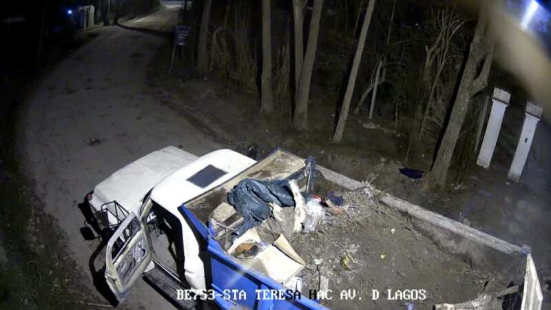 Arrojó basura en la vía pública: lo multaron, le secuestraron el camión y clausuraron el predio en el que trabajaba