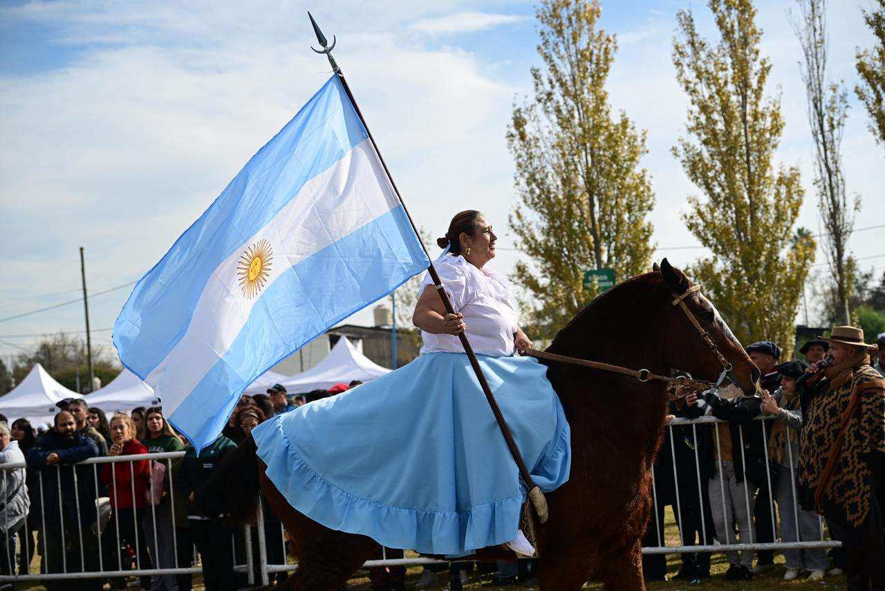 Escobar celebró el 216° aniversario de la Revolución de Mayo con una multitudinaria fiesta de tradición, cultura y solidaridad