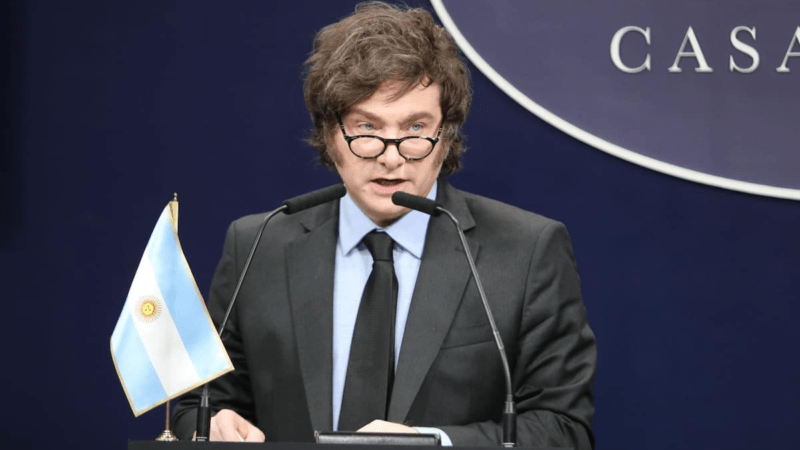 Se frena la caída de Milei, pero no repunta el apoyo: el Mundial tampoco cambia el humor social