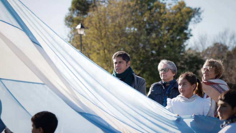 Kicillof encabezó la promesa a la bandera en San Jorge y anunció obras  para el desarrollo local