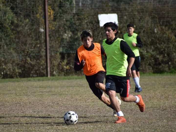 Atlético Escobar inicia con éxito las pruebas: siete jugadores ya fueron seleccionados por el DT Ábalos