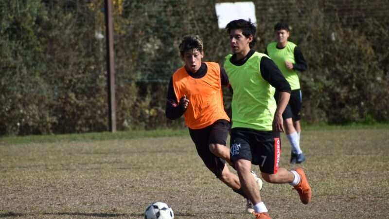 Atlético Escobar inicia con éxito las pruebas: siete jugadores ya fueron seleccionados por el DT Ábalos
