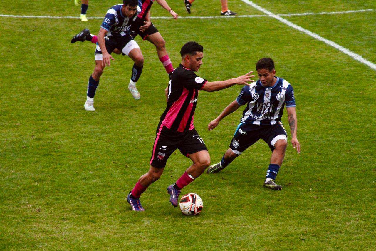Victoria clave de Atlético Escobar: cortó una racha de cuatro partidos sin ganar y escapó de la última posición de la tabla