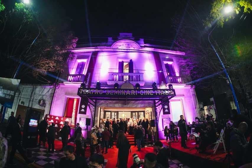 El Teatro Seminari reabrió sus puertas y reafirma su lugar como emblema cultural de Escobar 