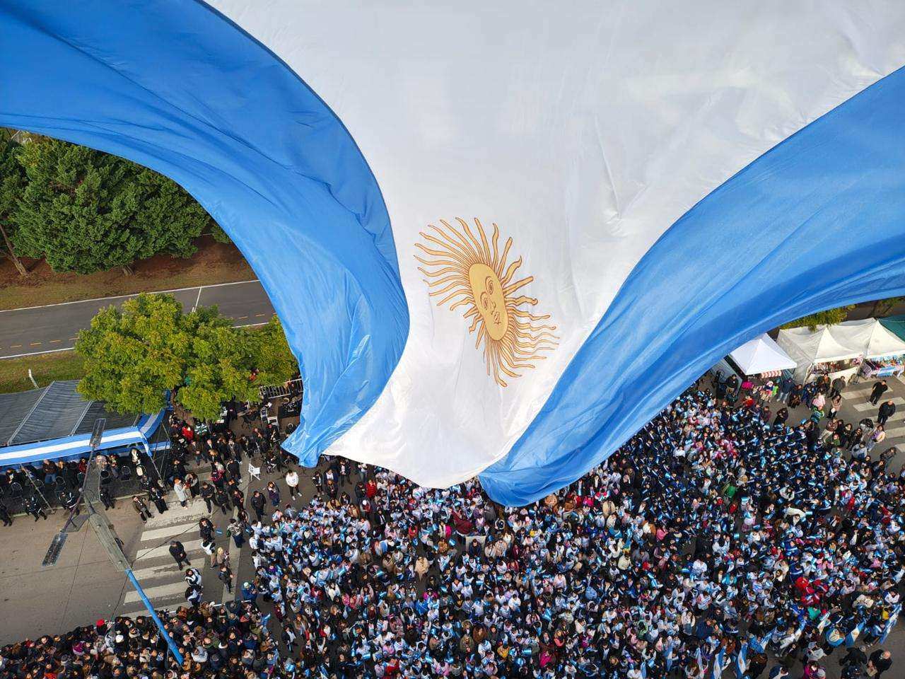 Garín celebró su 133° aniversario con una multitudinaria Promesa a la Bandera de más de 3.200 estudiantes