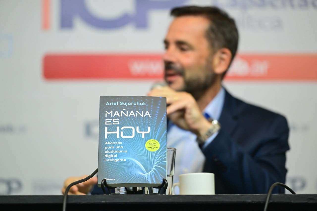 Sujarchuk y Alak disertaron sobre el impacto de la Inteligencia Artificial en la gestión pública