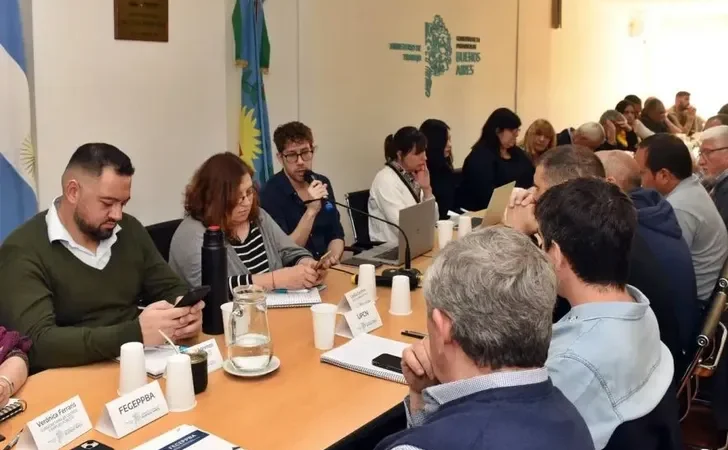 La Provincia acordó con los gremios docentes y de la Ley 10430 un aumento salarial del 7% escalonado en julio y agosto