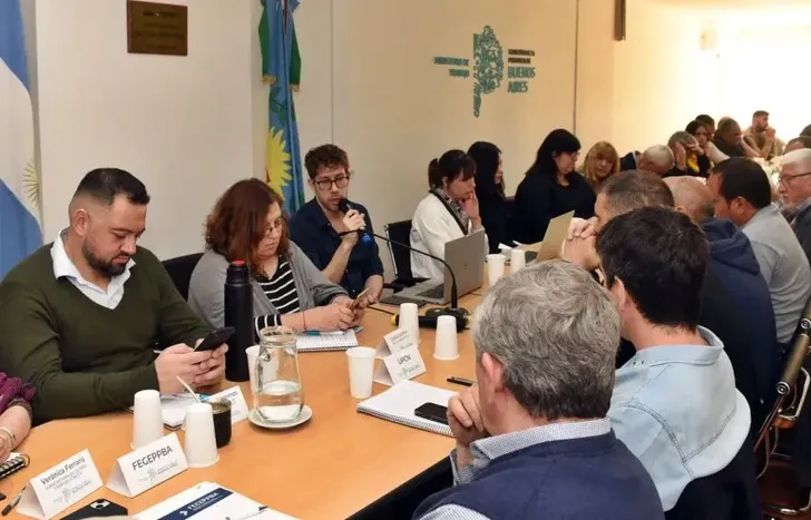 La Provincia acordó con los gremios docentes y de la Ley 10430 un aumento salarial del 7% escalonado en julio y agosto