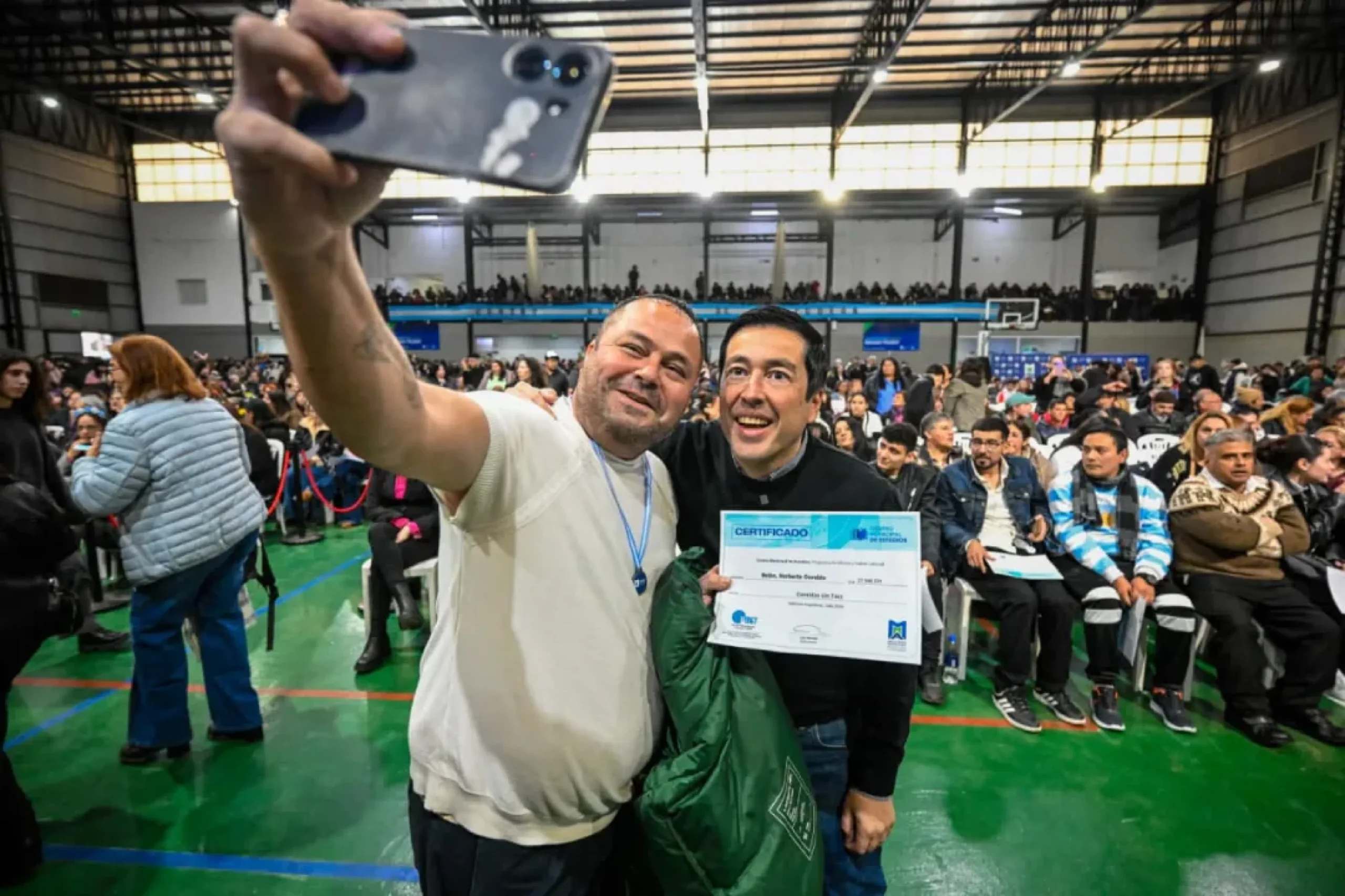 Nardini entregó 1989 nuevos diplomas a egresados del Centro Municipal de Estudios