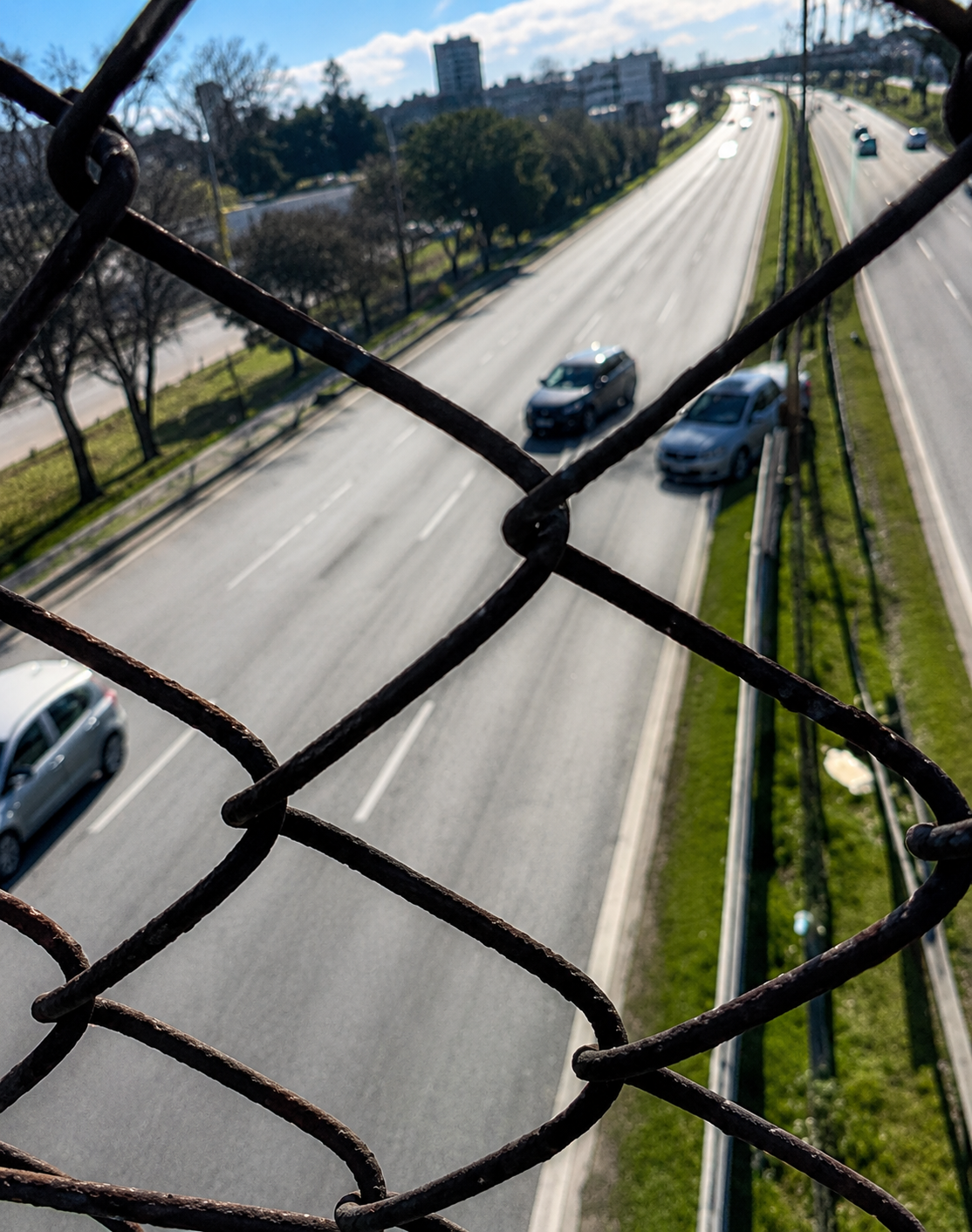 Locura en Panamericana: un auto bajó en contramano en Maschwitz y terminó en choque