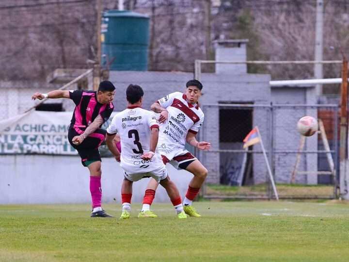 Más que una victoria: Atlético Escobar mostró carácter y bajó a Douglas Haig de la punta del Federal A