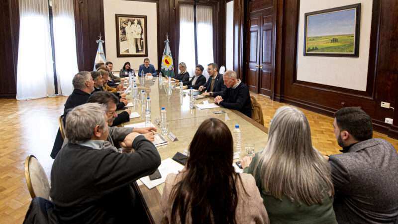Kicillof y Cuattromo firmaron convenios por más de $14.000 millones para fortalecer municipios y apoyar a emprendedores