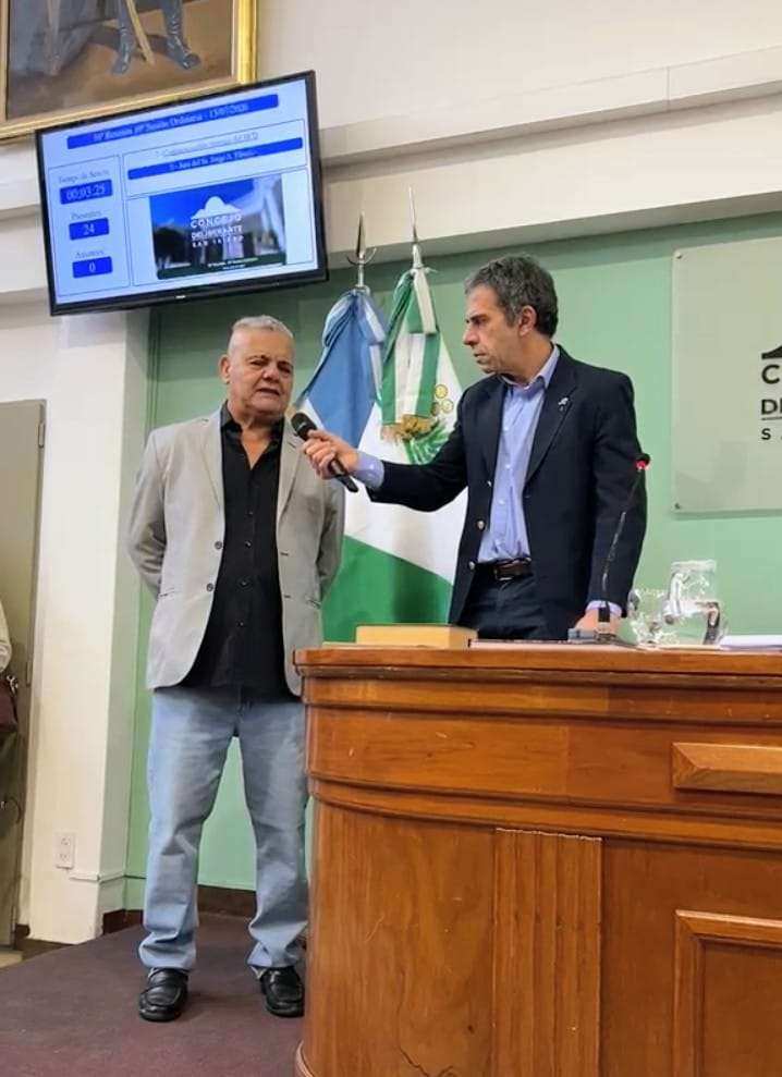 Manuel Ares asumió como concejal en San Isidro y reivindicó la independencia económica como bandera vigente