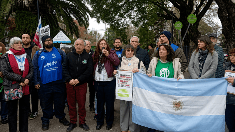Docentes y estatales se movilizan en Vicente López en defensa del IPS y advierten sobre posibles recortes jubilatorios