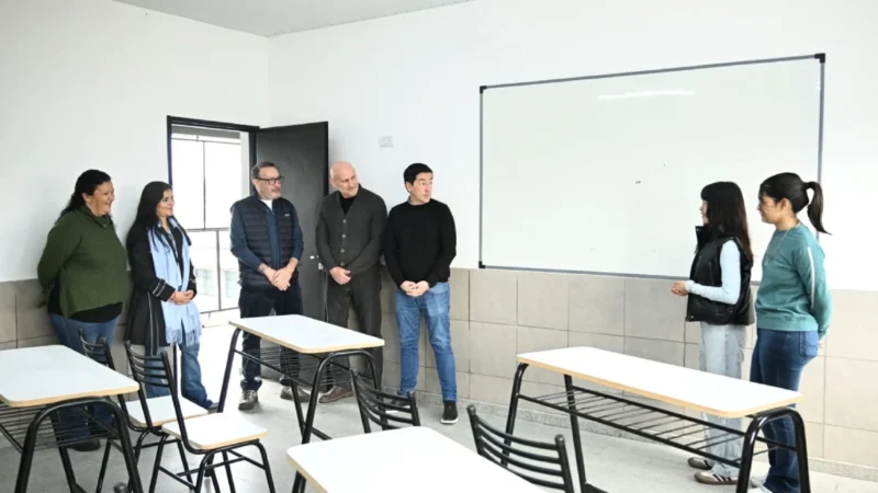 Nardini y Vivona recorrieron los avances de obra en la Escuela Secundaria Nº 26 de Grand Bourg