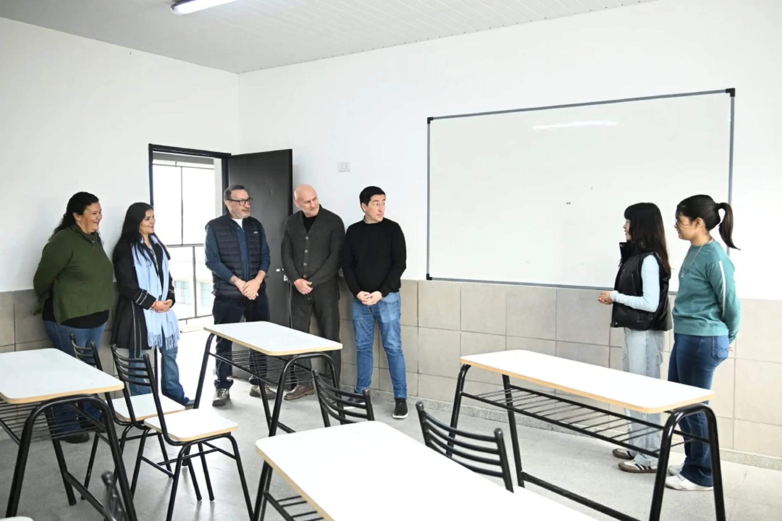 Nardini y Vivona recorrieron los avances de obra en la Escuela Secundaria Nº 26 de Grand Bourg