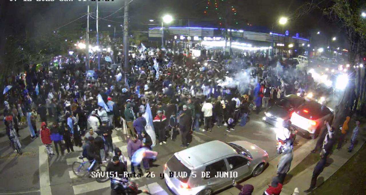 Maquinista Savio: dos detenidos por agredir a policías durante los festejos