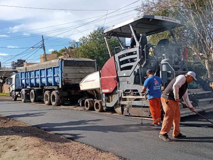 Ing. Maschwitz: la Municipalidad pavimenta 10 cuadras clave para descomprimir avenida Villanueva