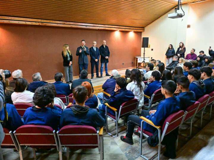 La Municipalidad entregó por primera vez un Fondo de Fortalecimiento para las escuelas técnicas, agrarias y los centros de formación profesional del distrito 