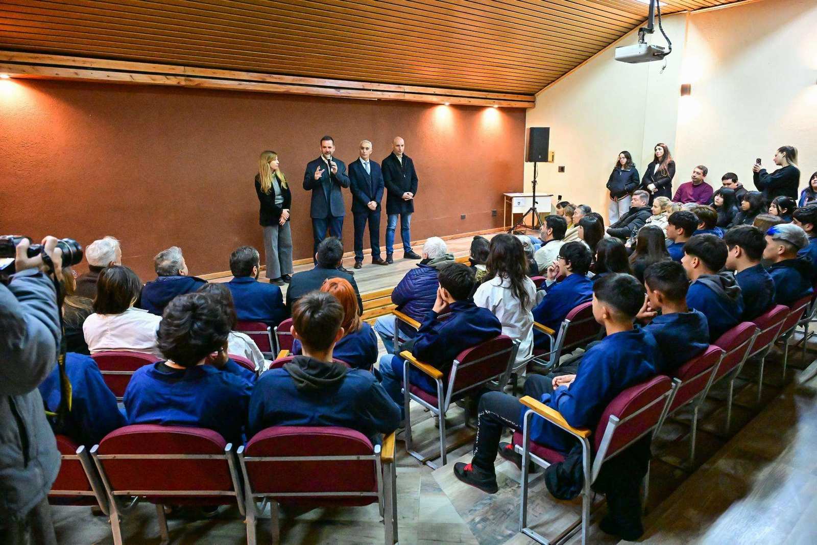 La Municipalidad entregó por primera vez un Fondo de Fortalecimiento para las escuelas técnicas, agrarias y los centros de formación profesional del distrito 