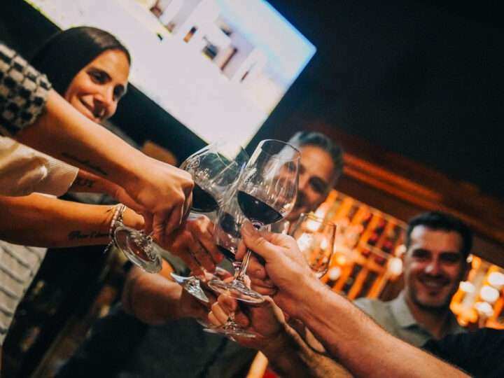Día del Amigo: descuentos, combos y beneficios en comercios de Escobar 