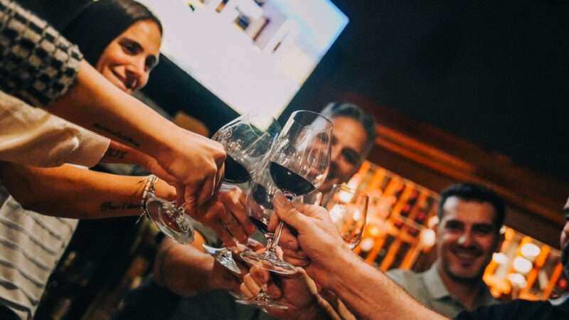 Día del Amigo: descuentos, combos y beneficios en comercios de Escobar 
