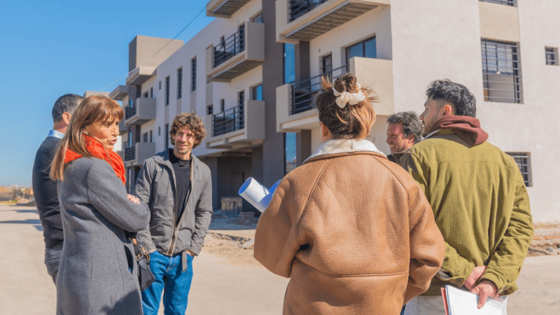 Juan Andreotti anunció el próximo sorteo de 46 viviendas y recorrió el avance de las obras