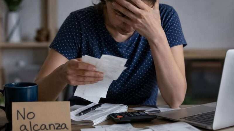 Deuda para sobrevivir: el 86,6% necesita más de un ingreso y crece el malestar social