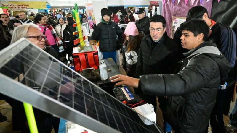 Nardini visitó la 30ª Feria Regional de Educación, Artes, Ciencias y Tecnología con sede en Malvinas Argentinas
