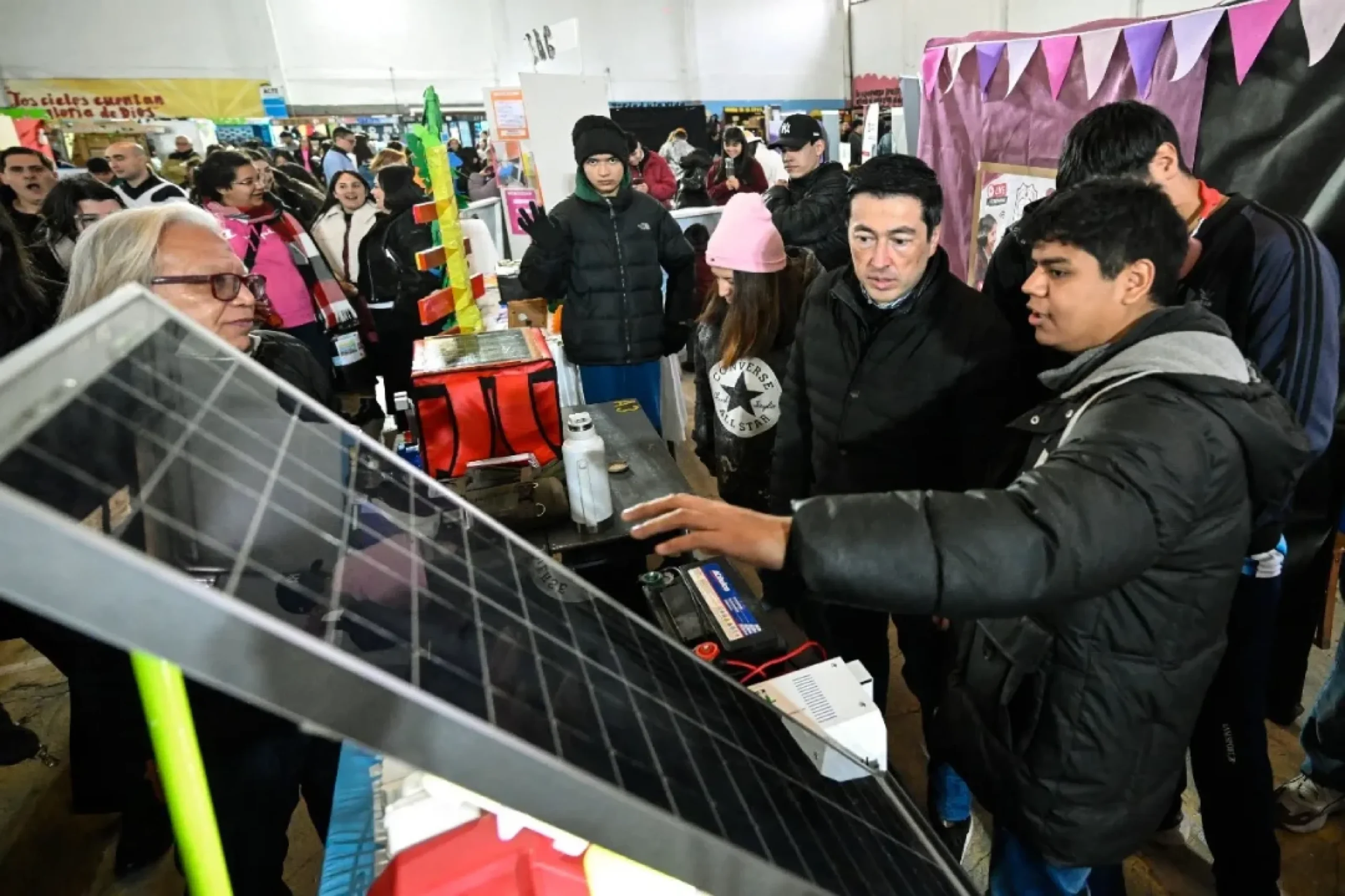 Nardini visitó la 30ª Feria Regional de Educación, Artes, Ciencias y Tecnología con sede en Malvinas Argentinas