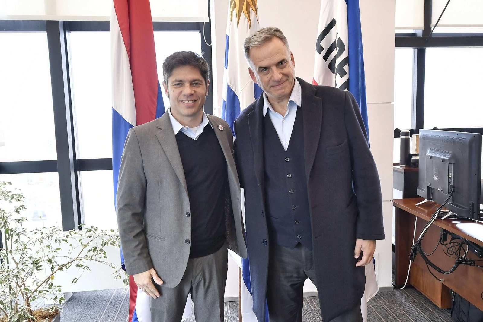 Kicillof se reunió con el presidente Yamandú Orsi en Montevideo